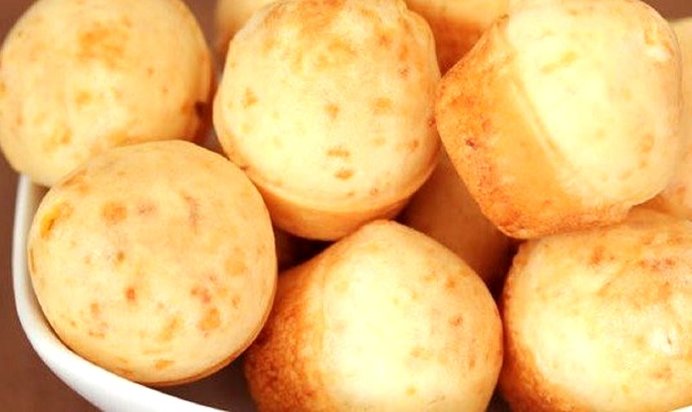 Безглютеновые маффины Пау ди кейжу с кусочками сыра