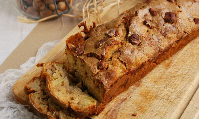 Яблочный кекс с фундуком