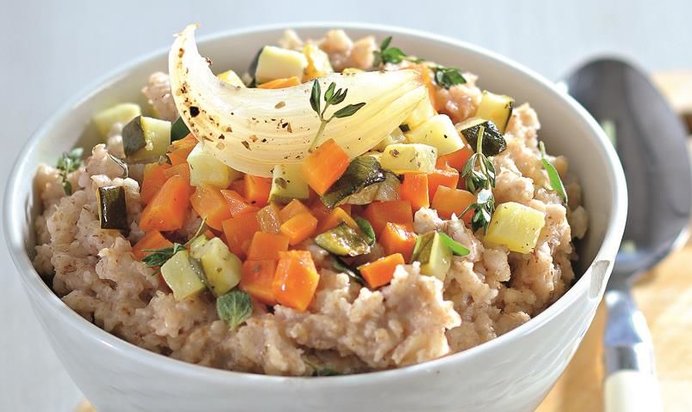 Овсяная каша с овощами и соевым соусом