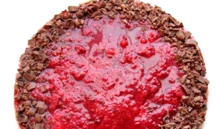 Миндальный бисквит со смородиной