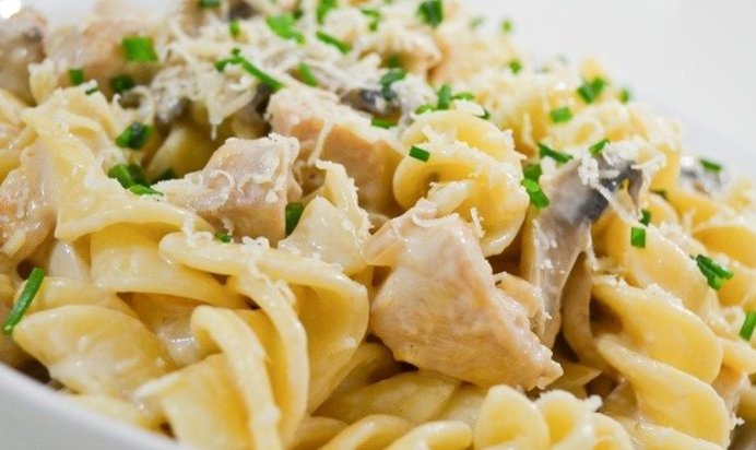 Карбонара с курицей и грибами