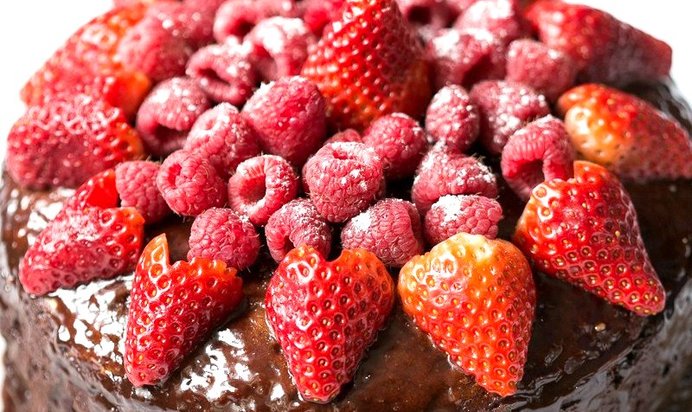 Торт шоколадно-ягодный с маскарпоне