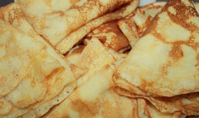 Тонкие блинчики на кефире (и оладушки в духовке из того же теста)