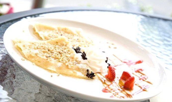 Хрустящие тортильи с ягодным соусом