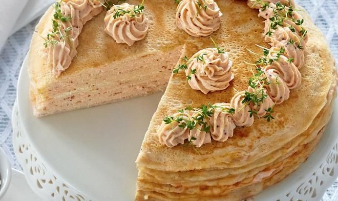 Блинный пирог с рыбным муссом