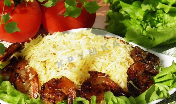 Салат с королевскими креветками