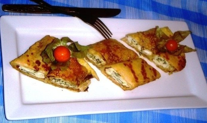 Запеченные блинчики с брынзой и шпинатом