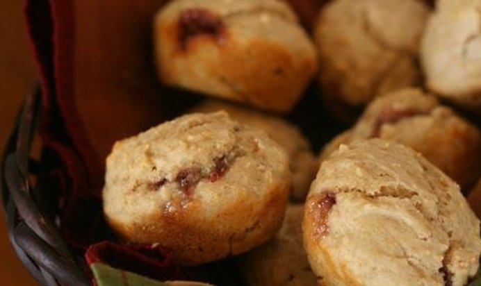Маффины с джемом и арахисовым маслом