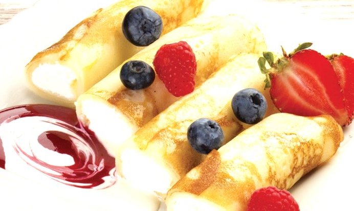 Блинчики с творогом и ягодами