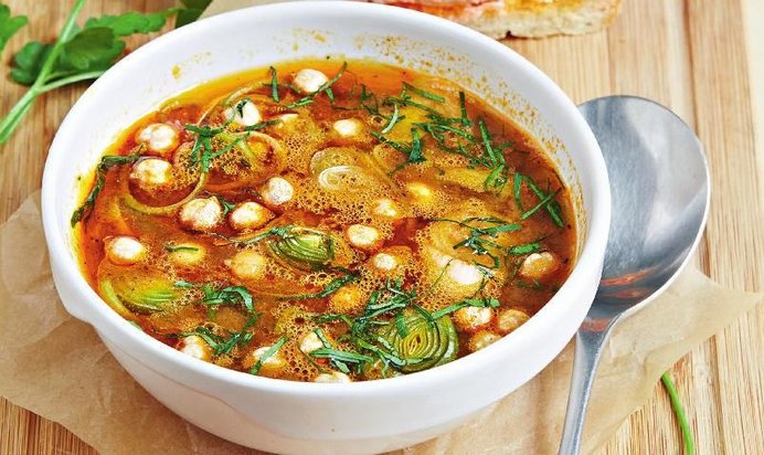 Томатный коктейль с проростками люцерны