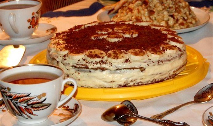 Торт с бананами, орехами и шоколадом