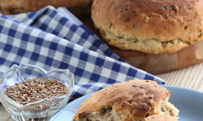 Ржано-пшеничный хлеб с семенами