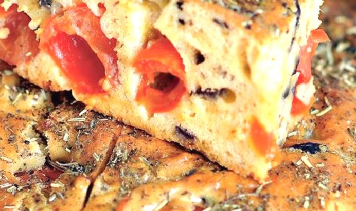 Закусочный кекс с баклажанами и помидорами