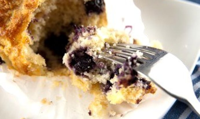 Кукурузные маффины с черникой