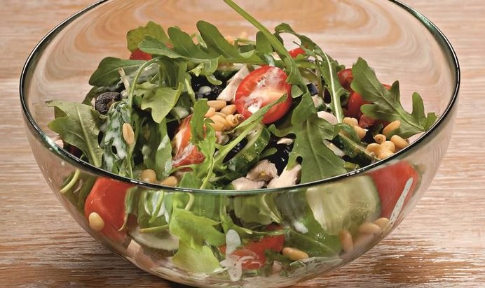 Салат из курицы с кефирной заправкой