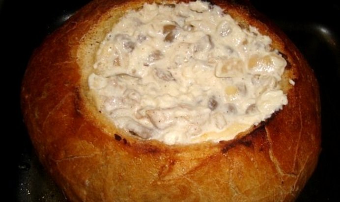 Куриный жюльен в хлебе