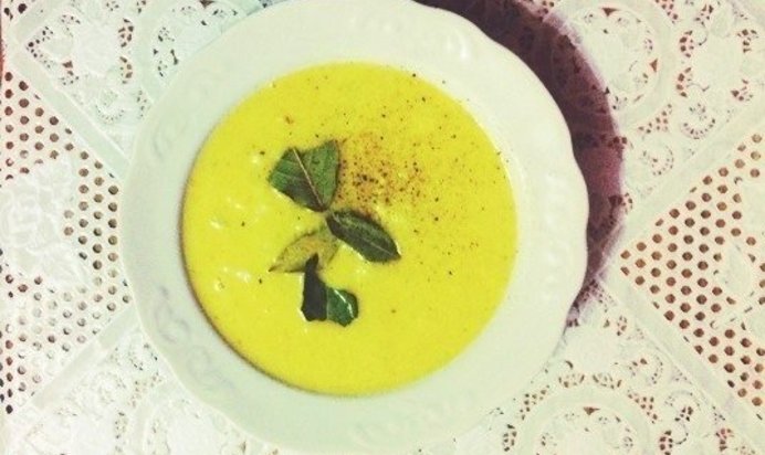 Сырный суп-пюре с черносливом и цветной капустой