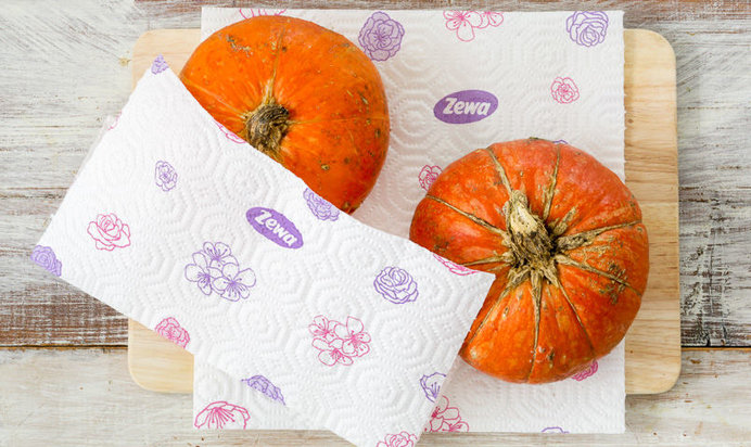 Капустная запеканка с луком-пореем, сыром и кедровыми орешками