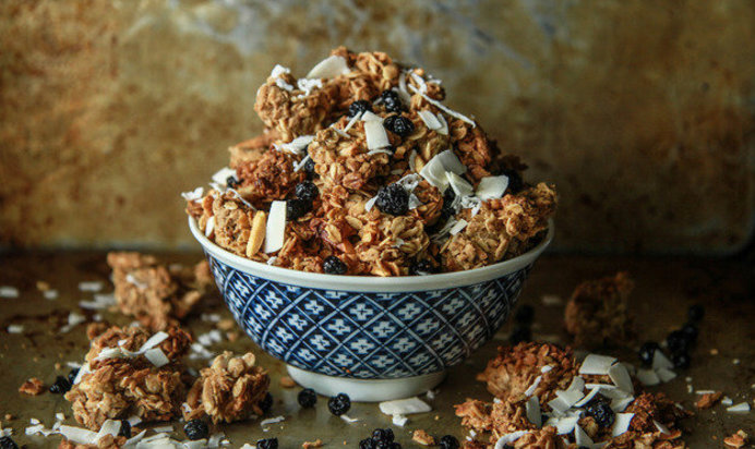 Мюсли с черникой и кокосом