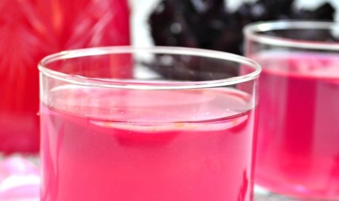 Напиток из базилика с яблоками, мятой и лимоном