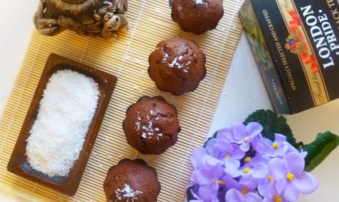 Шоколадные маффины с кокосом