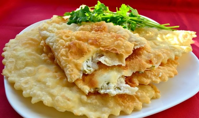 Хрустящие лепешки с сыром Фета и зеленью