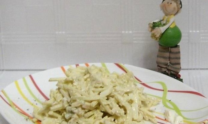 Яичный салат с яблоком