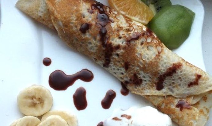 Блинчики с мороженым и фруктами