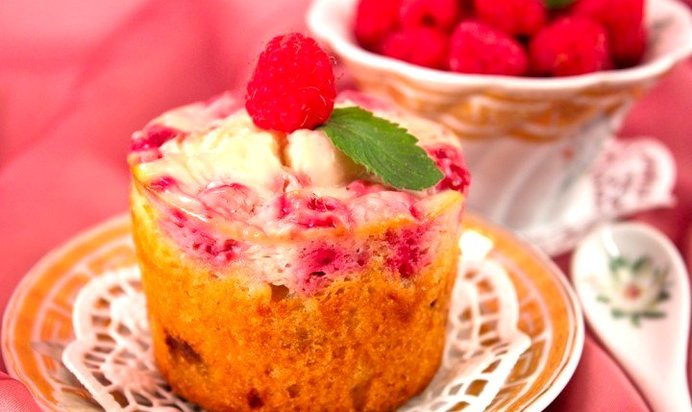 Маффины с малиновым кремом и шоколадом