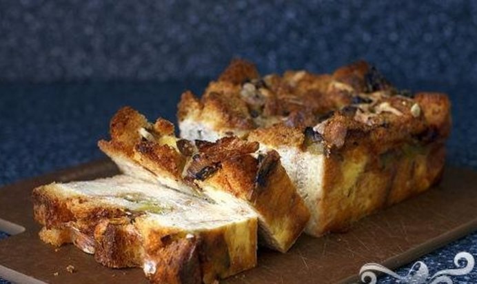 Пудинг из лука и хлеба