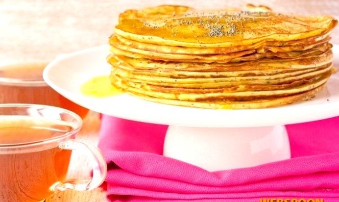 Тонкие блины с хурмой и маком