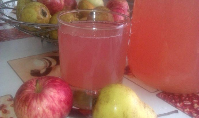 Компот яблочно-грушевый со сливами