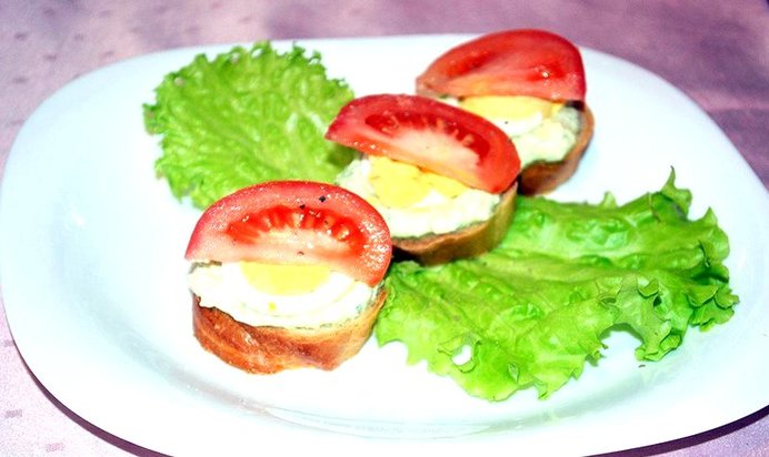 Канапе с соусом гуакамоле