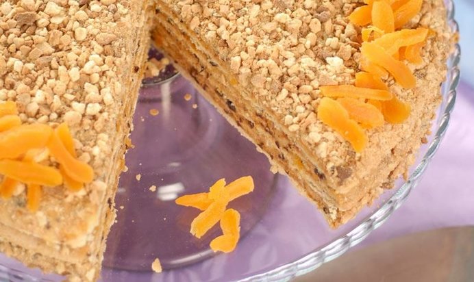 Сметанный торт с черносливом