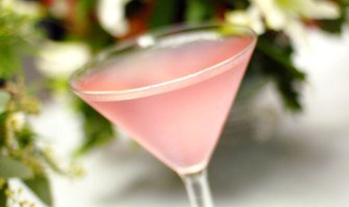 Пунш из розового вина с клюквенным соком