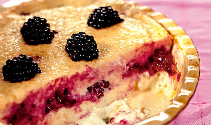 Творожная запеканка с ежевикой