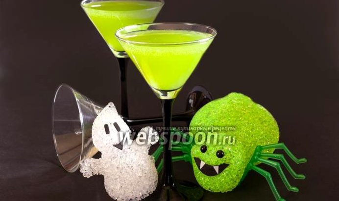 Огуречный коктейль на Хэллоуин «Тоска зелёная»