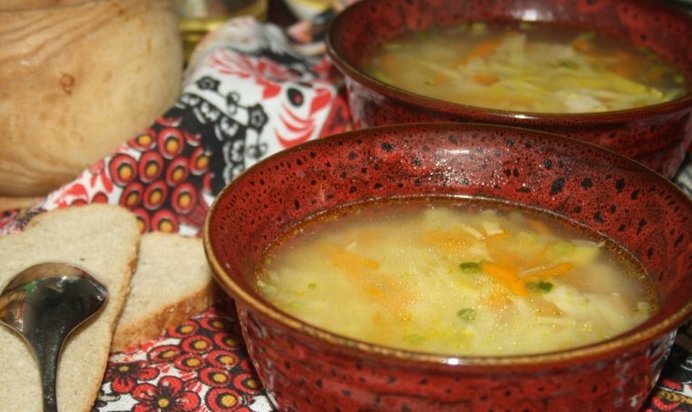Мясной суп с домашней яичной лапшой