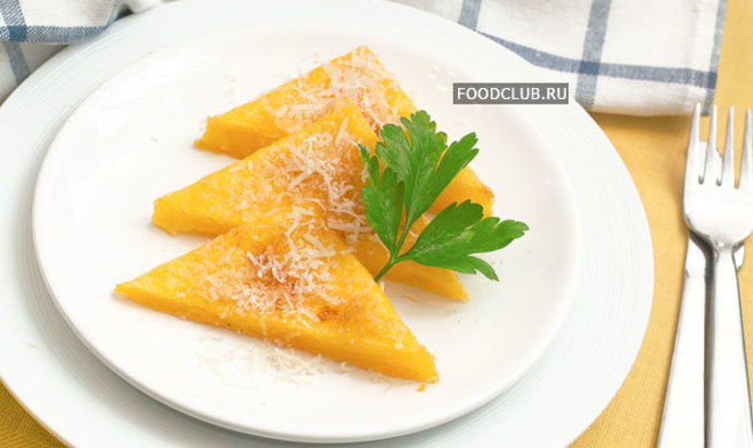 Запеченная полента с пармезаном