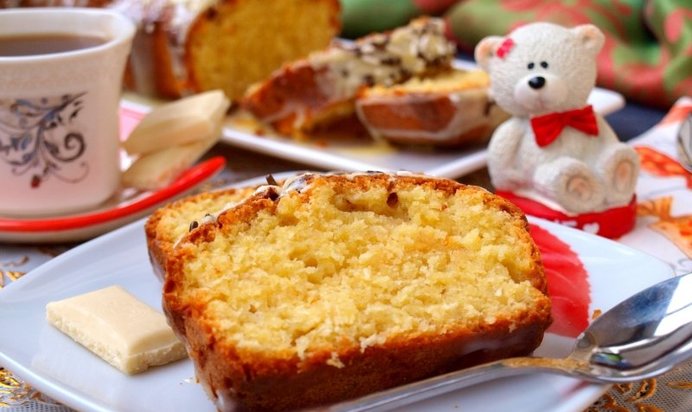 Кекс с белым шоколадом и кокосовой стружкой