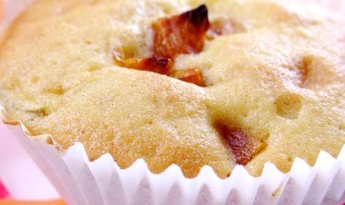 Персиковые маффины с орехами