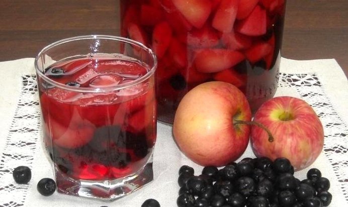 Компот из черноплодки с яблоками на зиму