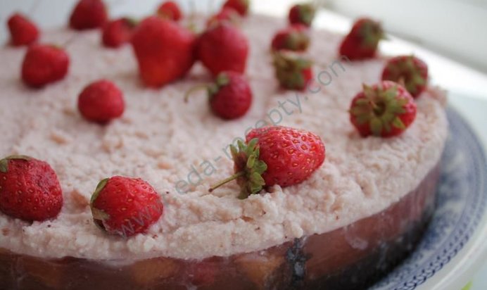 Торт с маскарпоне и клубникой