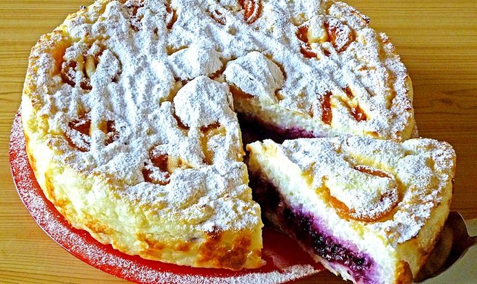 Творожно-рисовая запеканка с фруктово-ягодной начинкой