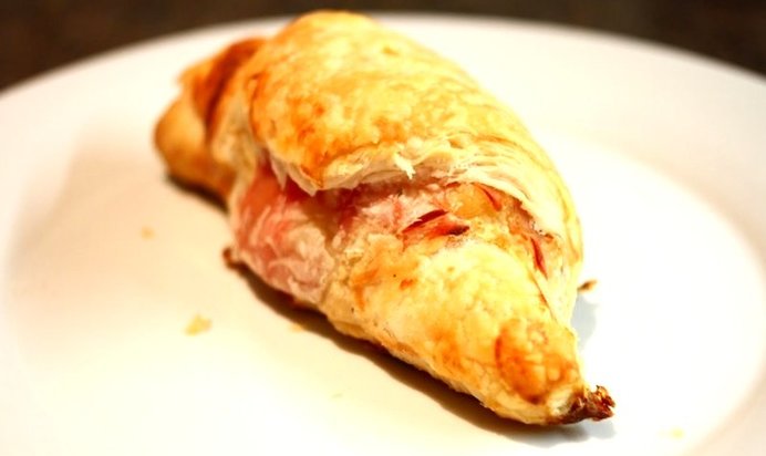 Круассаны с ветчиной