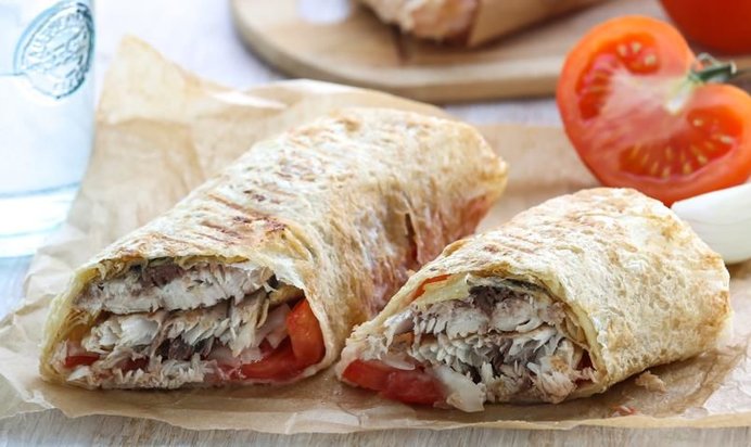 Балык экмек, буквально «рыба с хлебом» по-турецки