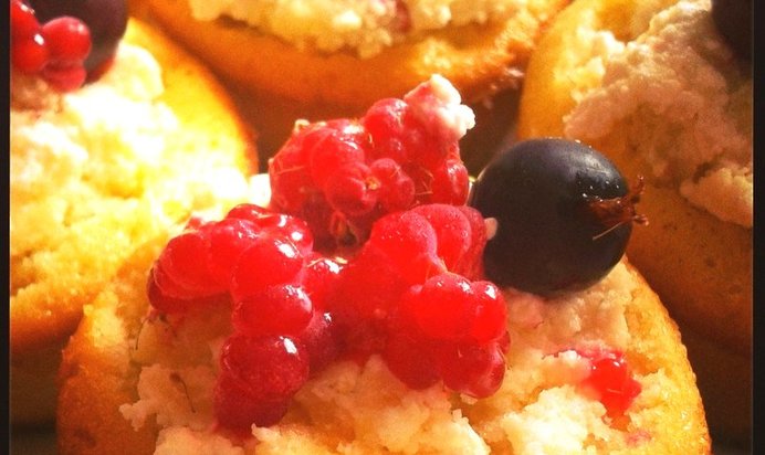 Творожные кексы с ягодами