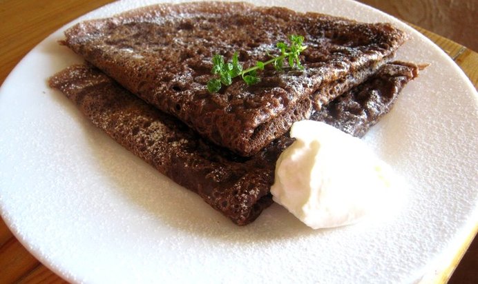 Блинчики из гречневой муки с ягодным ассорти