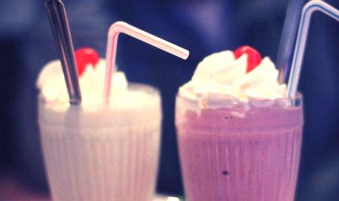 Молочный коктейль с вишней