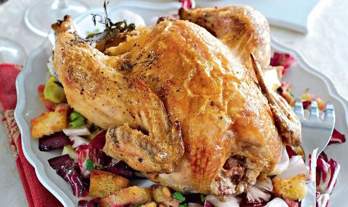Запеченная курица с хлебным гарниром